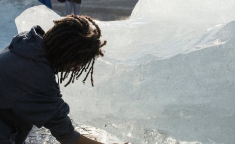 Clima, 12 iceberg in piazza a Parigi direttamente dalla Groenlandia