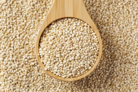 Insalata di quinoa mediterranea, la ricetta del lunedì
