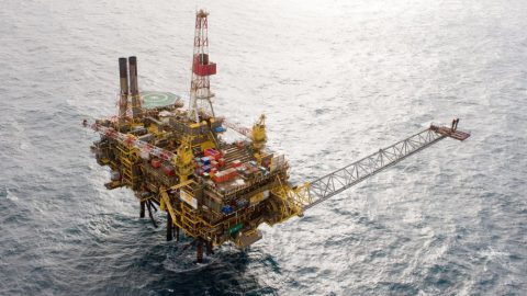 Shell, addio piattaforme petrolifere nel Mare del Nord