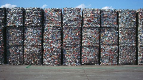 Riciclo dei rifiuti, l’Unione Europea vuole fare di più