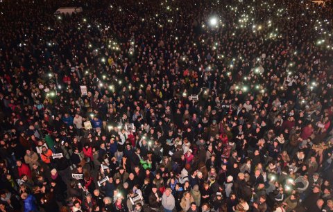 In tutta Europa manifestazioni spontanee per Charlie Hebdo